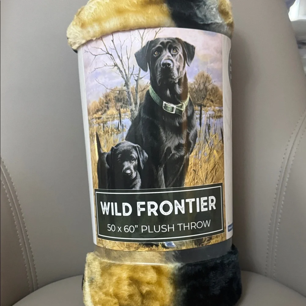 Plush Throw Blanket - Black and Gold